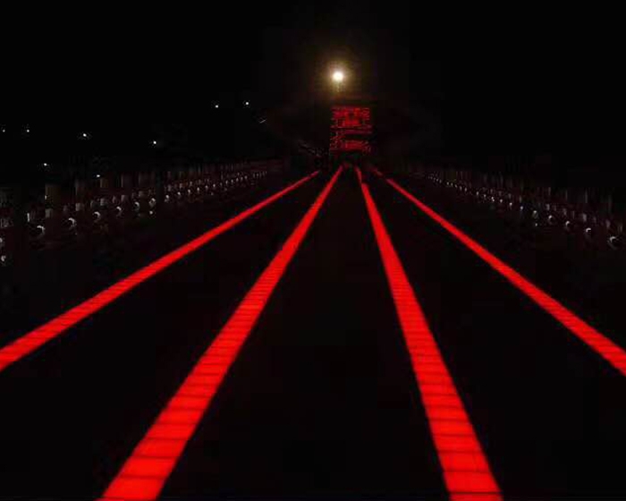 發（fā）光地磚燈